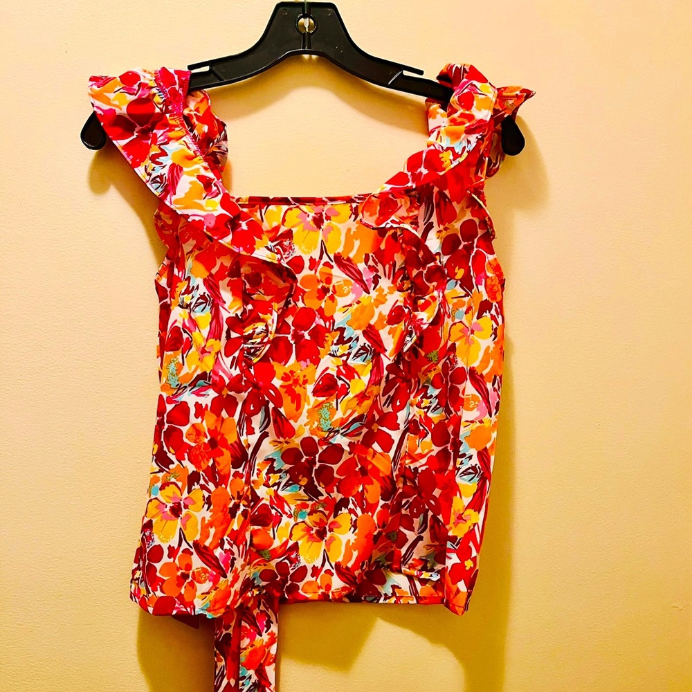 SHEIN floral top. Never been worn. Size XS. Great for summer!